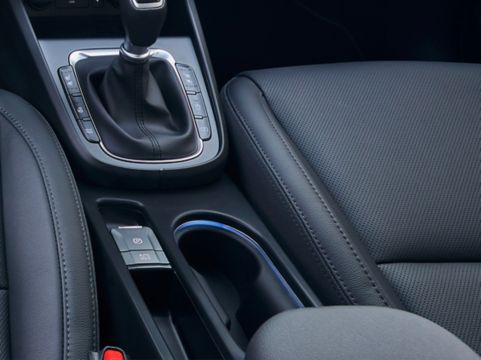 Nová technologie ambientního osvětlení středové konzole a prostoru pro nohy v novém Hyundai KONA.