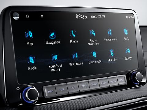 10,25” dotyková obrazovka nového modelu Hyundai KONA, podporující aplikace Apple CarPlay™ a Android Auto™.
