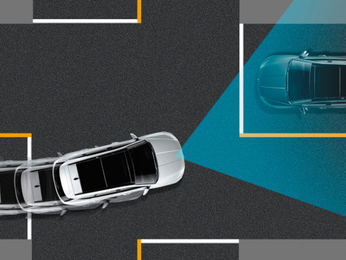 Asistent autonomního nouzového brzdění (FCA) v novém kompaktním SUV Hyundai TUCSON Hybrid.